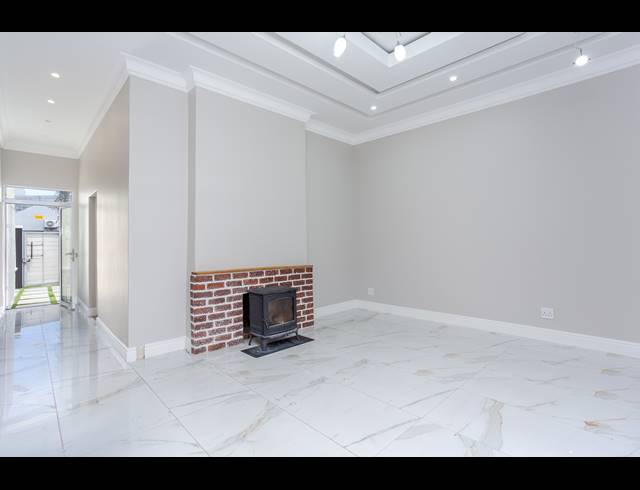 615M² BUILDING FOR SALE IN MOWBRAY